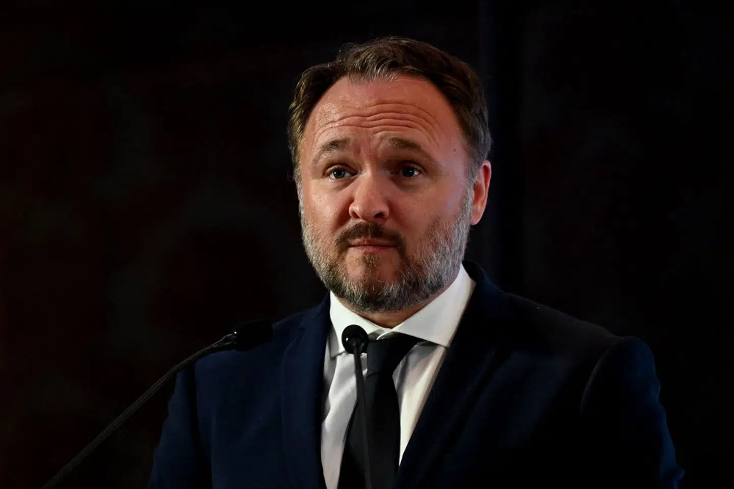 Regeringen vil gennemgå støtten til palæstinenserne med en tættekam for at være helt sikker på, at de danske midler, der går til Palæstina, ikke indirekte kommer til at støtte terrororganisationer, eller organisationer, der på anden måde bakker op om Hamas, siger udviklingsminister Dan Jørgensen (S).