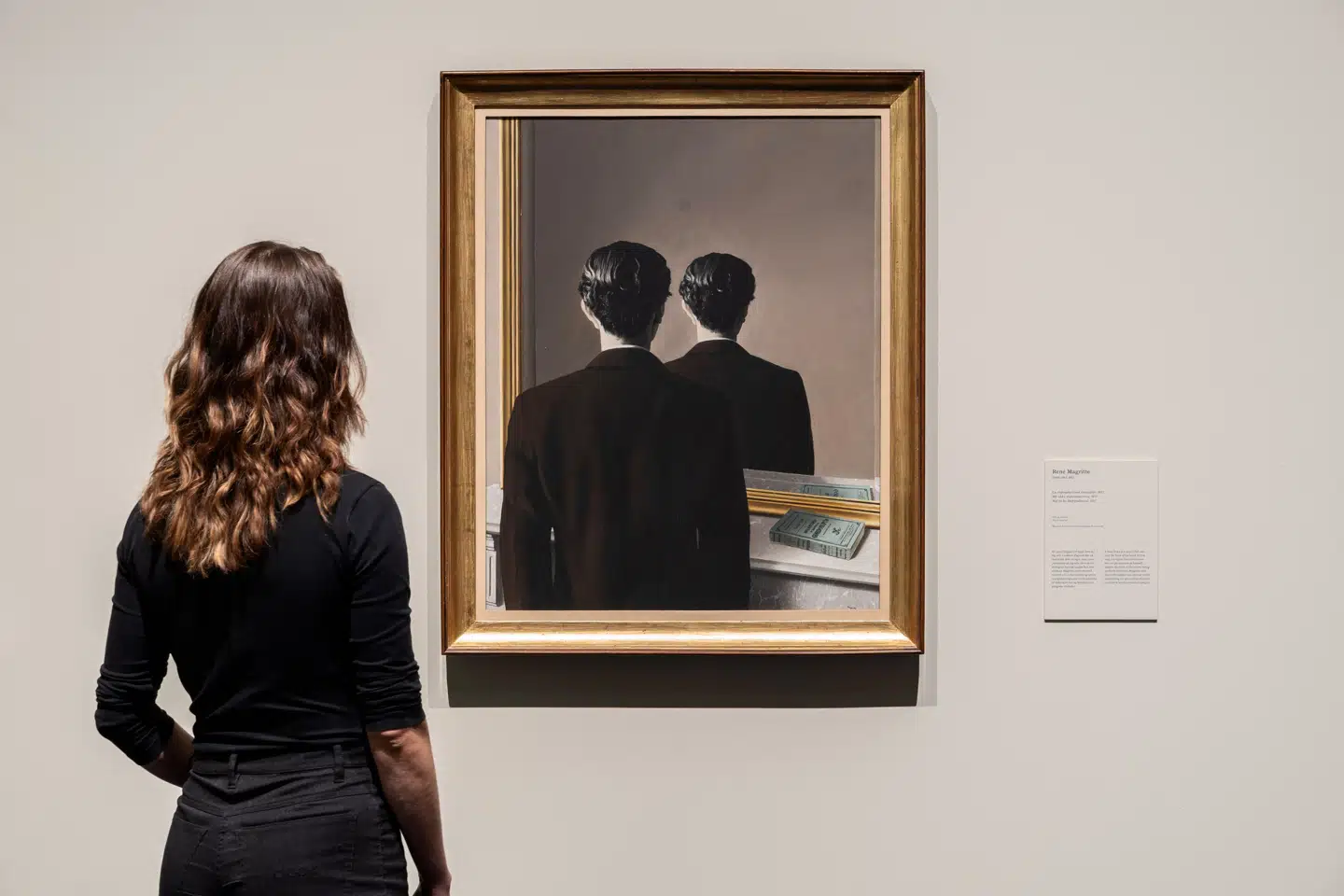 Magrittes »La reproduction interdite« er et af surrealismens hovedværker. Alene det maleri er hele entreen værd.