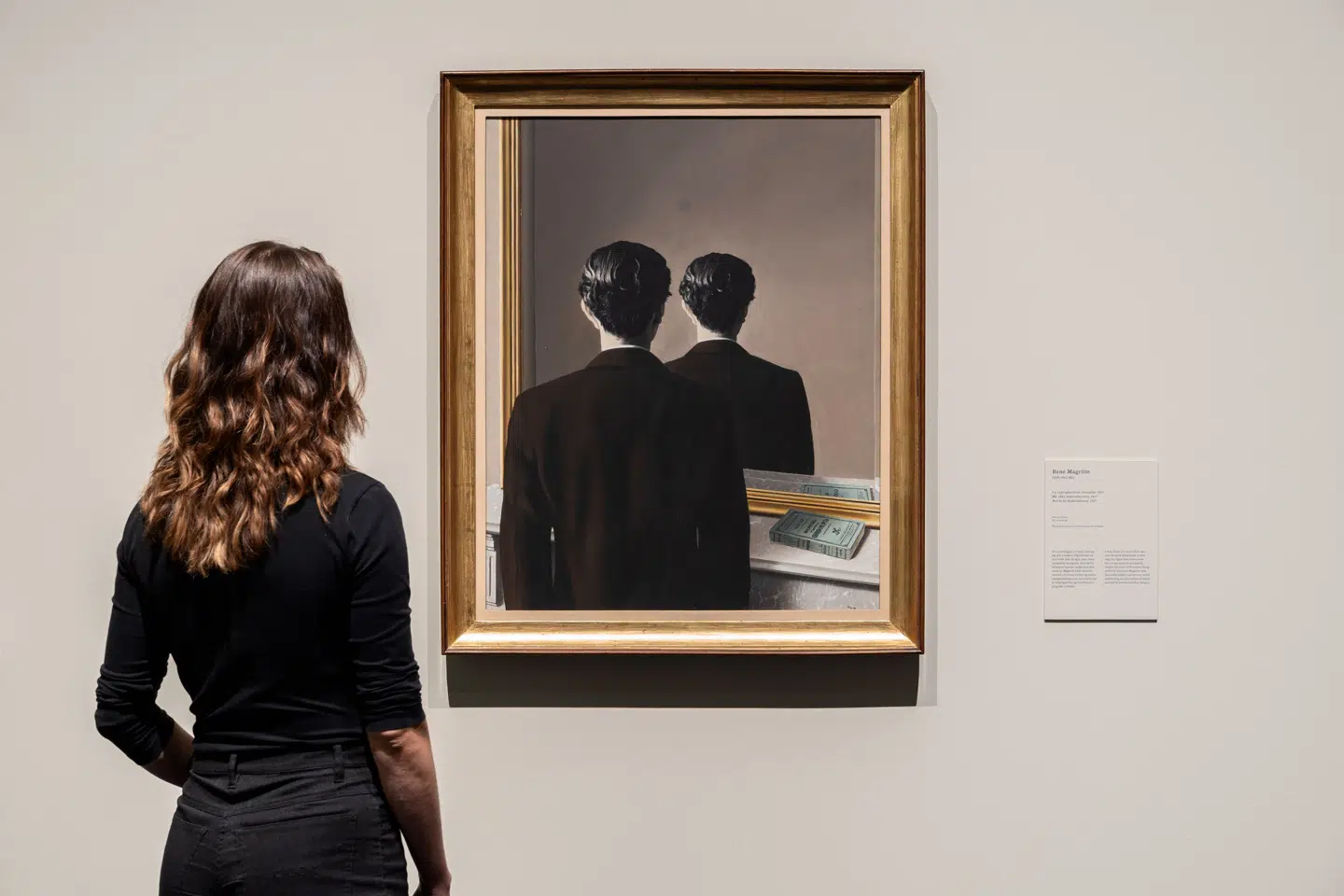 Magrittes »La reproduction interdite« er et af surrealismens hovedværker. Alene det maleri er hele entreen værd.