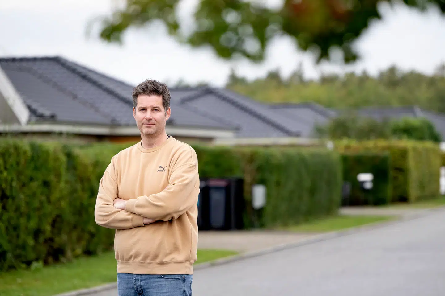 Vurderingsstyrelsen har netop udsendt nye ejendomsvurderinger til de danske boligejere, men for manges vedkommende er de helt ved siden af. Mark Kofoed bor i et villakvarter i Frederikssund, og her har alle boligejerne med ulige husnumre fået en cirka dobbelt så høj grundværdi.