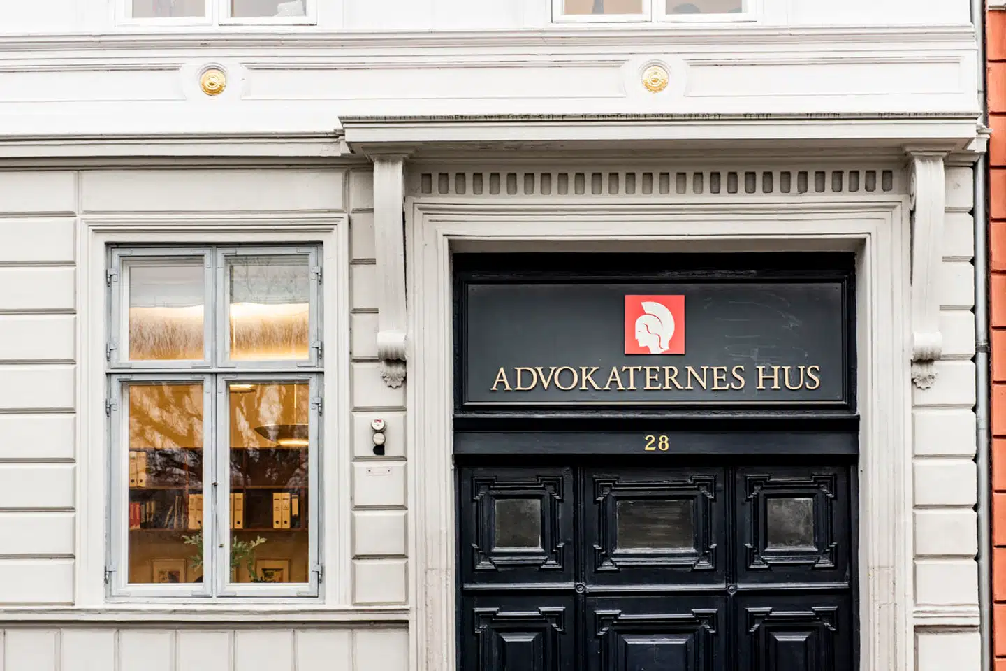 »Som konsekvens af den meget store forskel i styrkeforholdet er det fundamentalt for rollen som advokat, at tavshedspligten følger med,« skriver Andrew Hjuler Crichton og Per Hemmer.