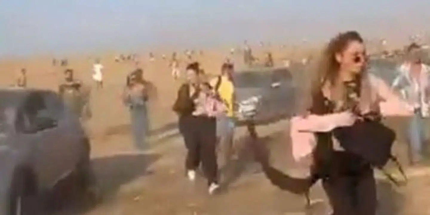 Sådan så det ud, da adskillige festivalgæster flygtede fra Hamas.