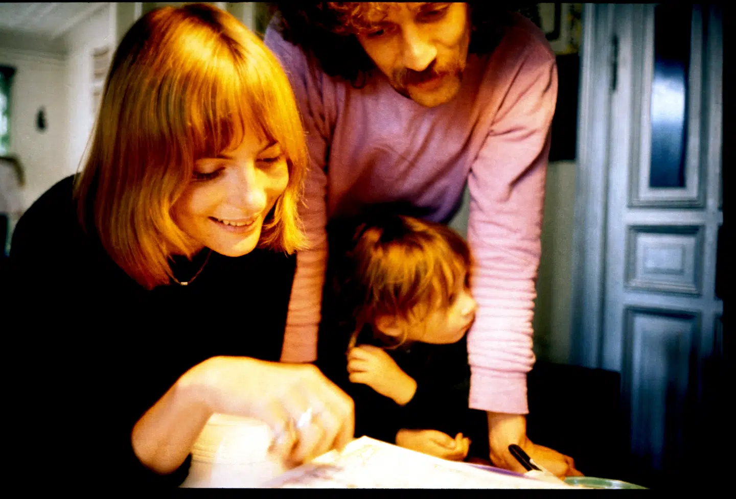 Lille Nadia sammen med sin far og hans daværende kæreste Pernille.