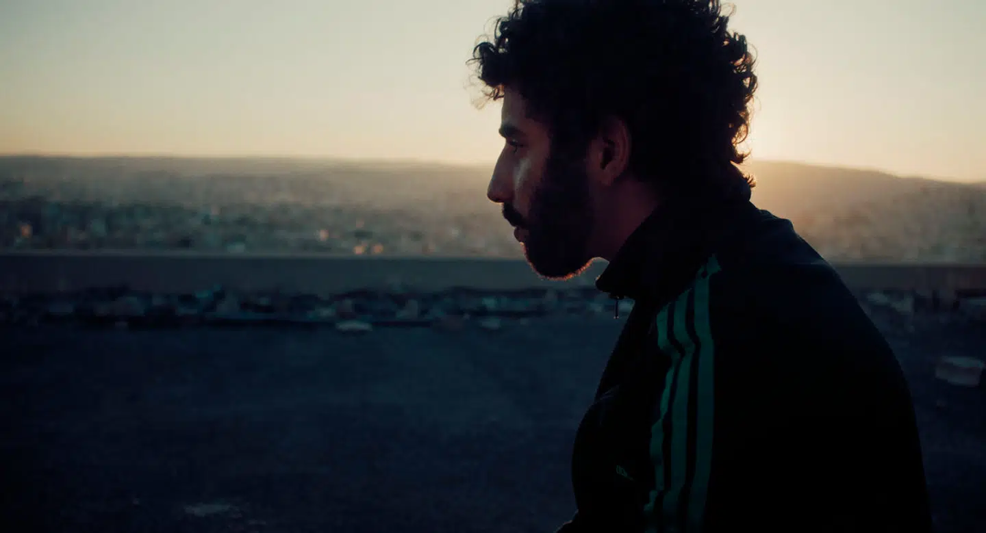 Lubna Wasaki spiller Leila, der kæmper for ikke bare at miste én, men to sønner.