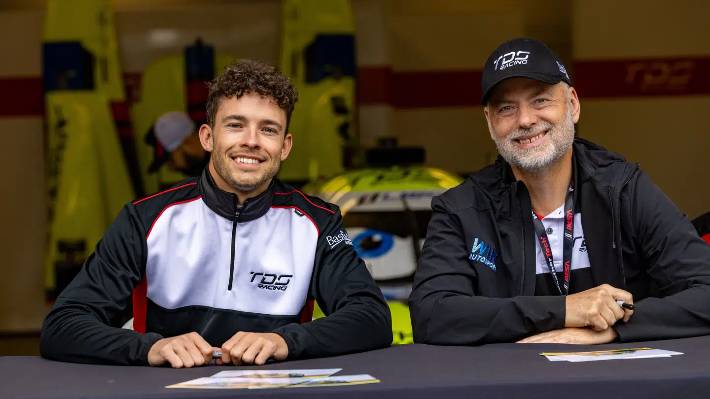 »Det vil være megafedt at vinde det her mesterskab,« siger Mikkel Jensen, der her ses med sin nye holdkammerat, Steven Thomas.