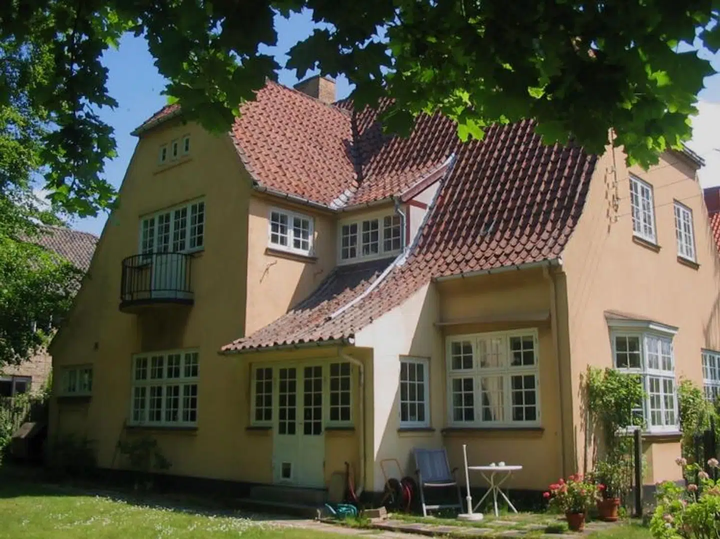 Sådan så huset på Ahlmanns Allé i Hellerup ud, inden det blev ombygget i strid med lokalplanen. Og sådan skal det se ud igen, lyder afgørelsen.