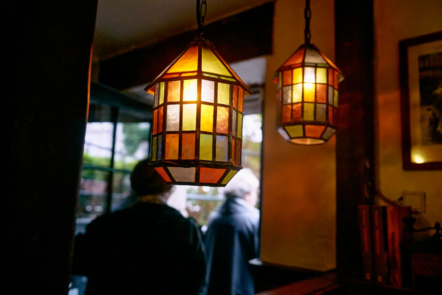 »… og kulørte lamper.« Frk. Barners Kælder minder om et Vesterbro, der næsten er forsvundet i dag.