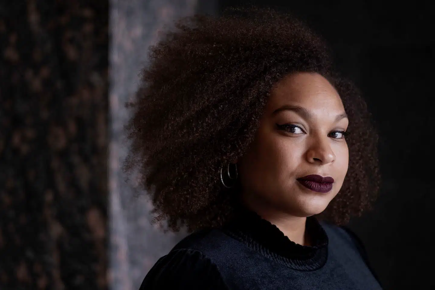 »Der må man nok bare sige, at jo, Jan E. Jørgensen, den er i den grad længere. Men det er i ugens løb altså desværre blevet moderne at reducere en årtier lang, überkompleks situation til noget banalt og simpelt,« skriver Aminata Amanda Corr.