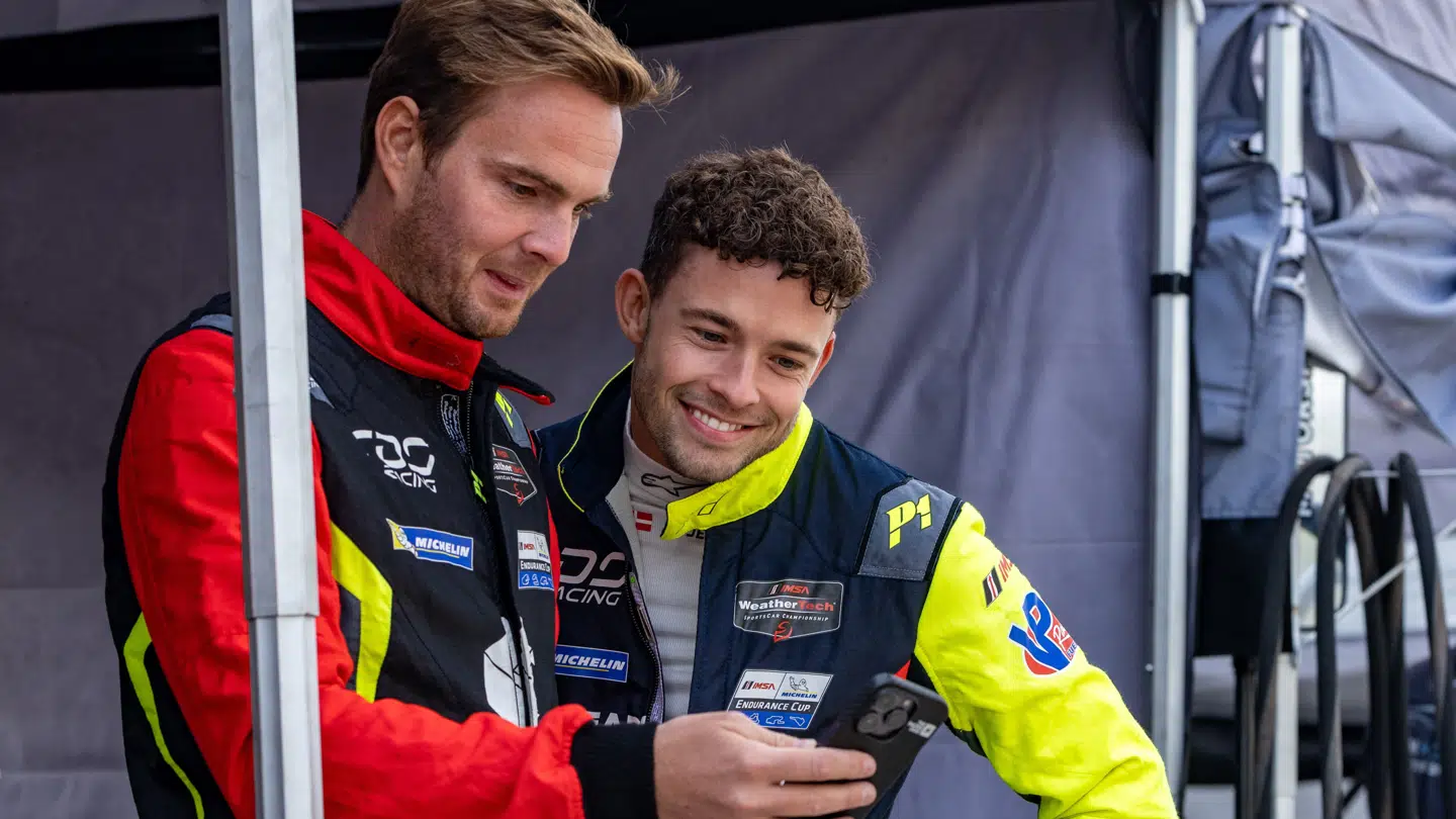 Mikkel Jensen med den tidligere Formel 1-kører Giedo van der Garde, der er stjernen i TDS-holdets anden bil.