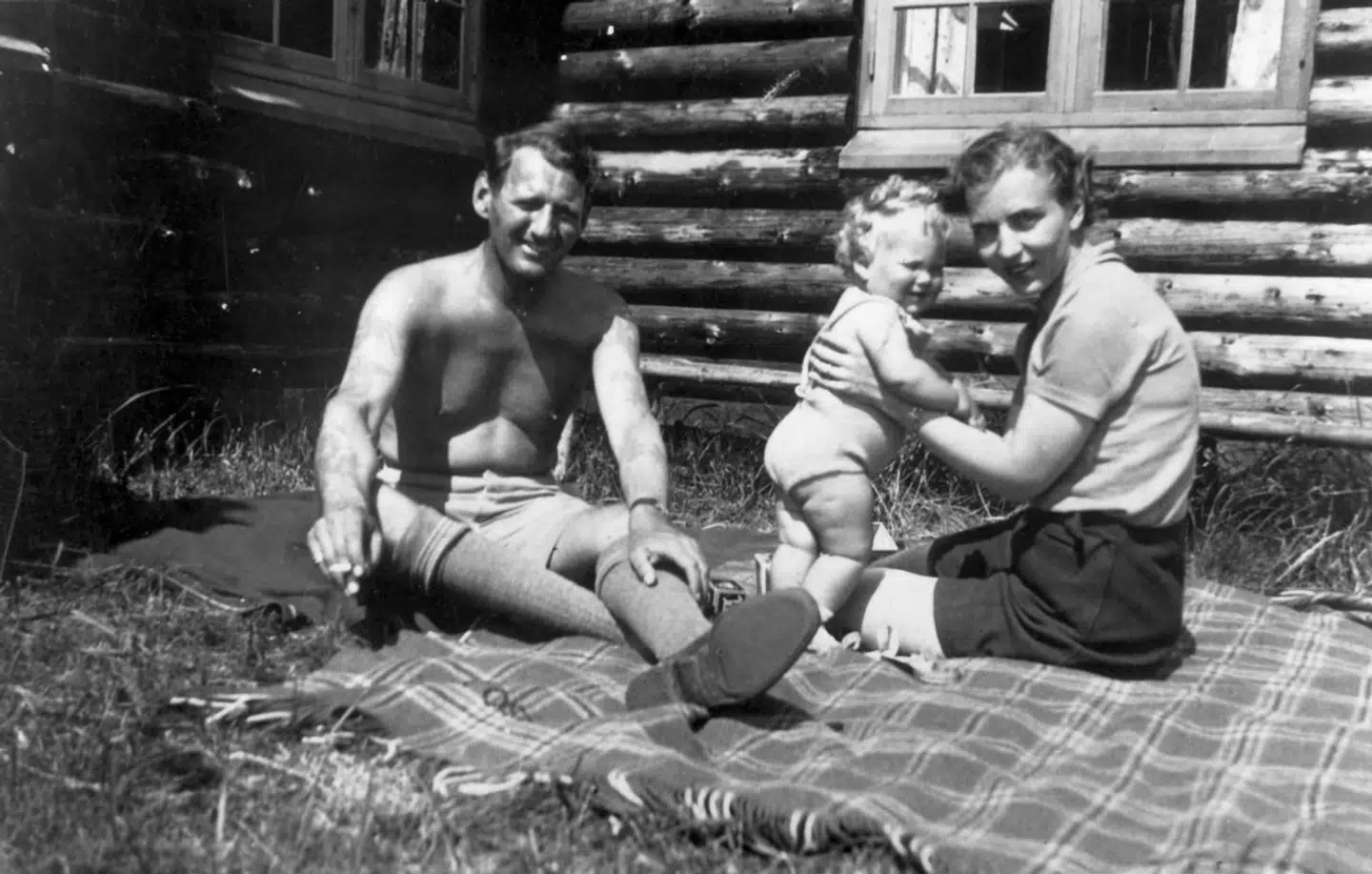 Dronning Margrethe holdt sin første sommerferie med sine forældre, den daværende kronprinsesse Ingrid og kronprins Frederik, i jagthytten i Trend i sommeren 1941.