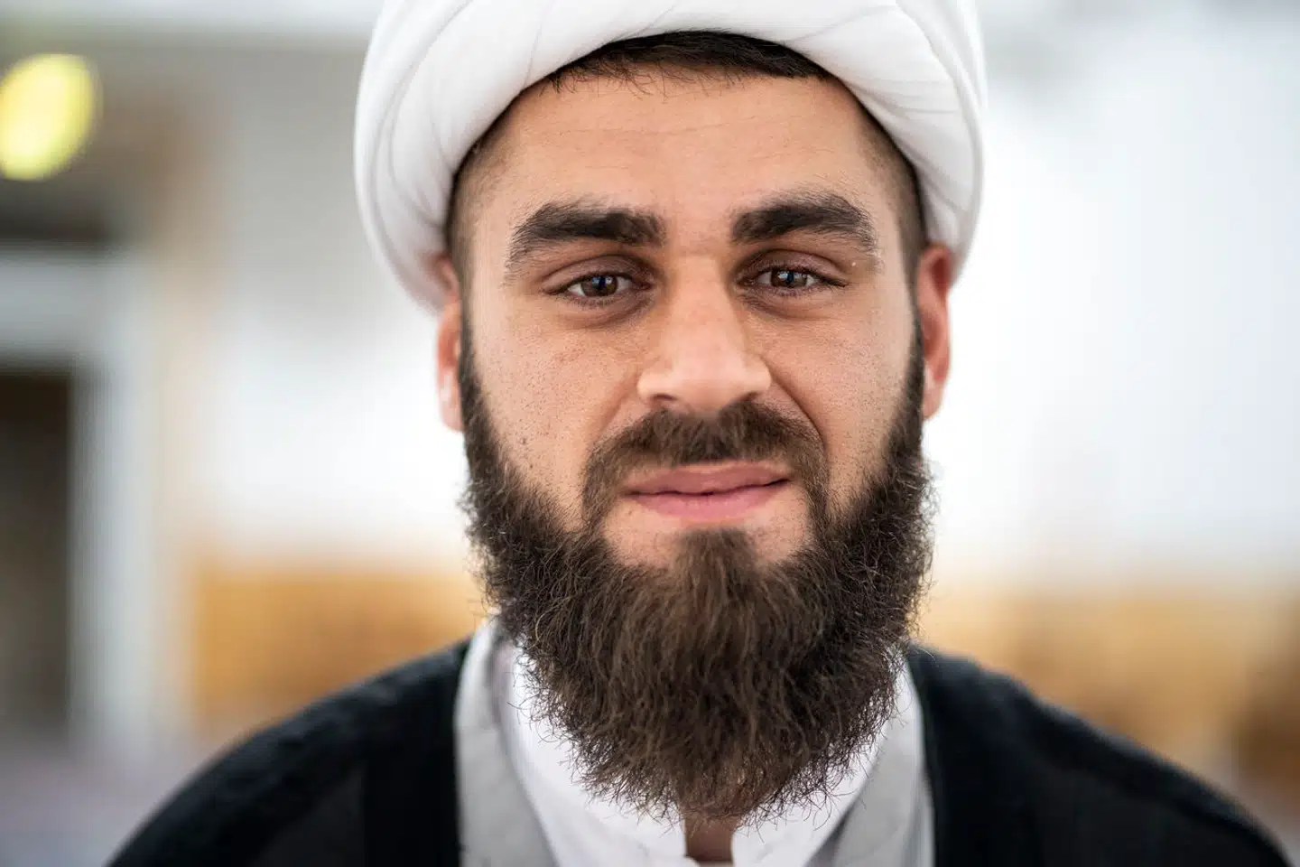 Mohammad Khani er Imam ved Ali Moskeen i Nordvest i København. Han betragter Hamas' terrorangreb på Israel som et »nødvendigt onde« og fastholder, at der ikke er noget at »undskylde«.