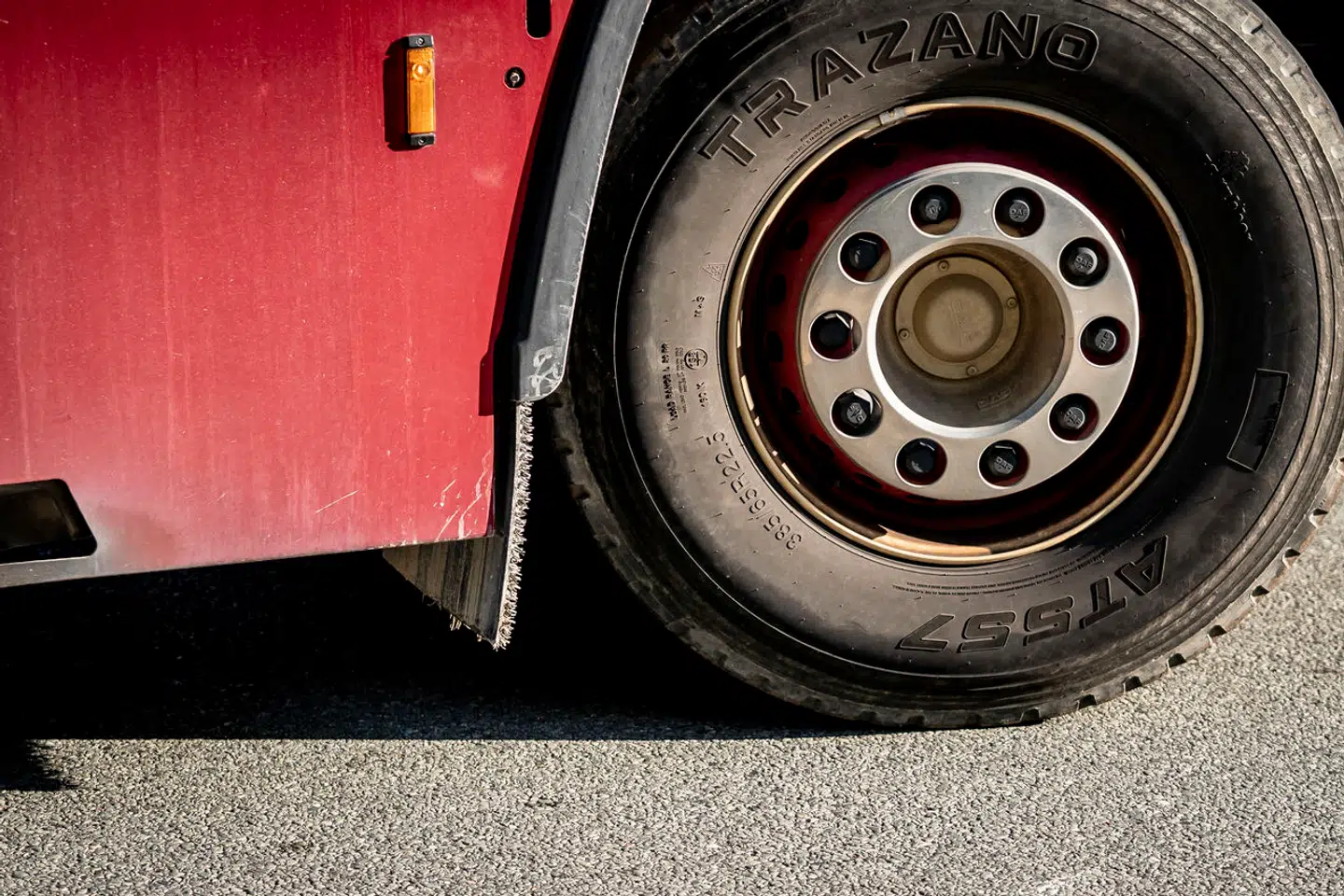 De to mænd blev anholdt og varetægtsfængslet, efter politiet fandt 924 kilo i deres lastbil. Arkivfoto.