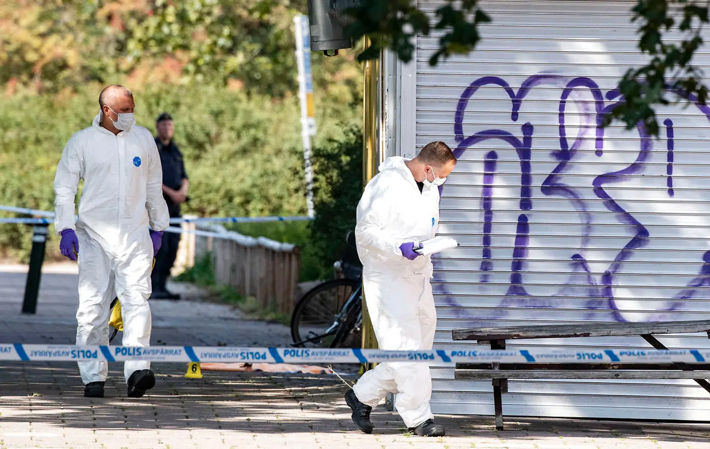 En kvinde blev mandag formiddag skudt i Malmø og døde efterfølgende af sine kvæstelser. Men motivet har muligvis været at ramme den mand, der gik ved siden af hende.