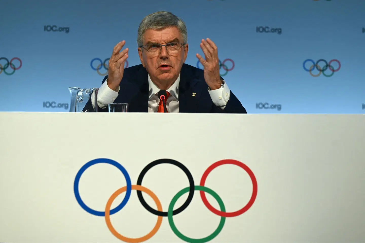 Manglen på sne vil i fremtiden begrænse en del lande i at afholde vinter-OL, siger IOC-præsident Thomas Bach.