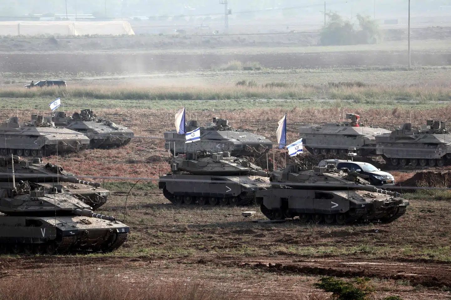 Lørdag begyndte israelske styrker og kampvogne at samle sig på en mark nær den israelske by Ashkelon, der ligger nord for Gazastriben. (Arkivfoto).