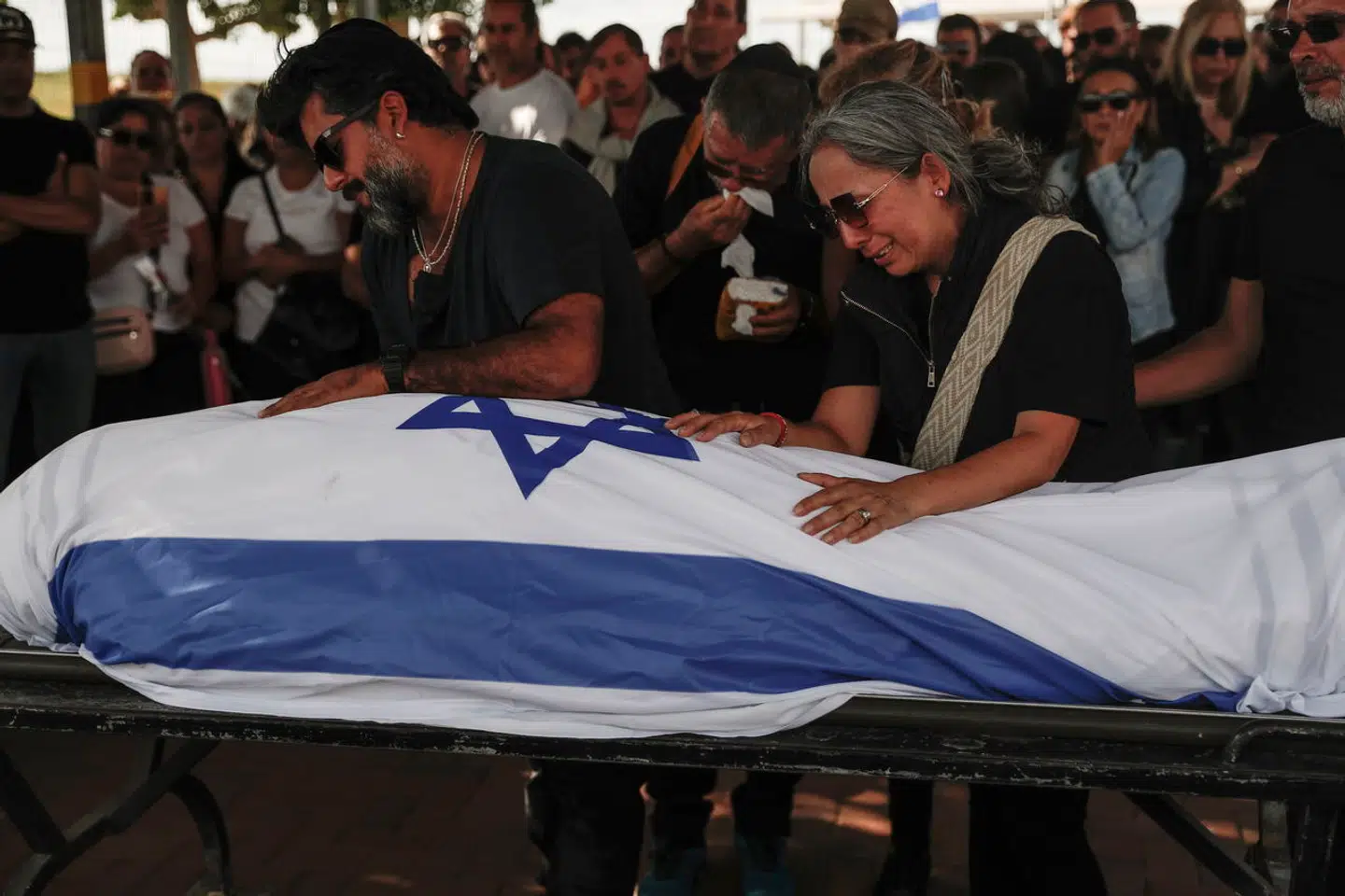 Er det hyklerisk at støtte Israel eller udtrykke i deltagelse i jødisk sorg? Kun hvis man bevidst fordrejer ordet, siger Kristian Lindberg