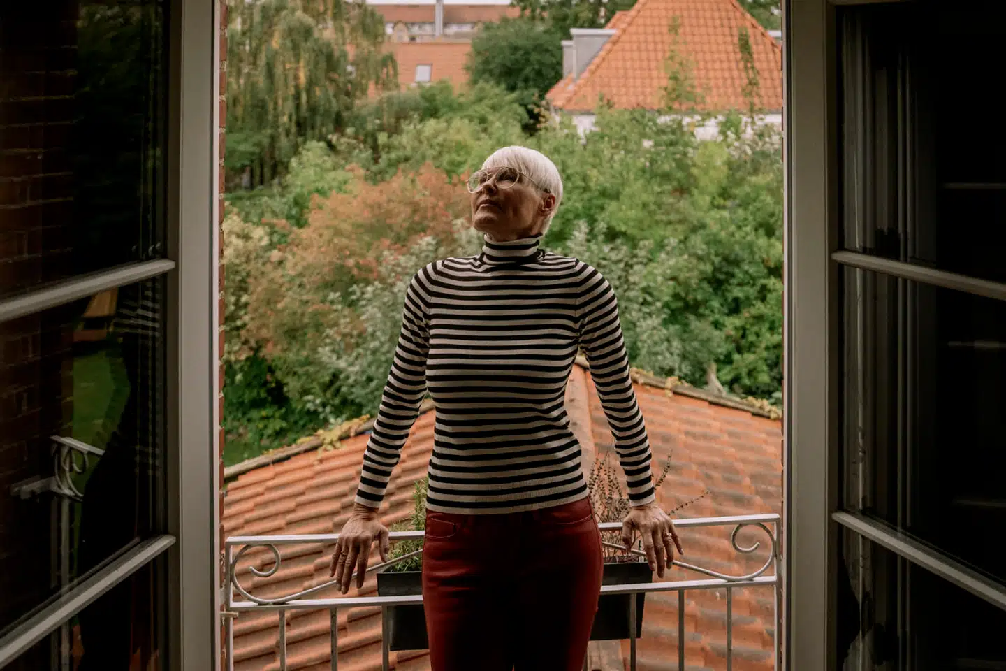Line Baun Danielsen i hjemmet i Gentofte. Hun insisterer på retten til at ældes, samtidig med, at man som kvinde fastholder sin relevans.