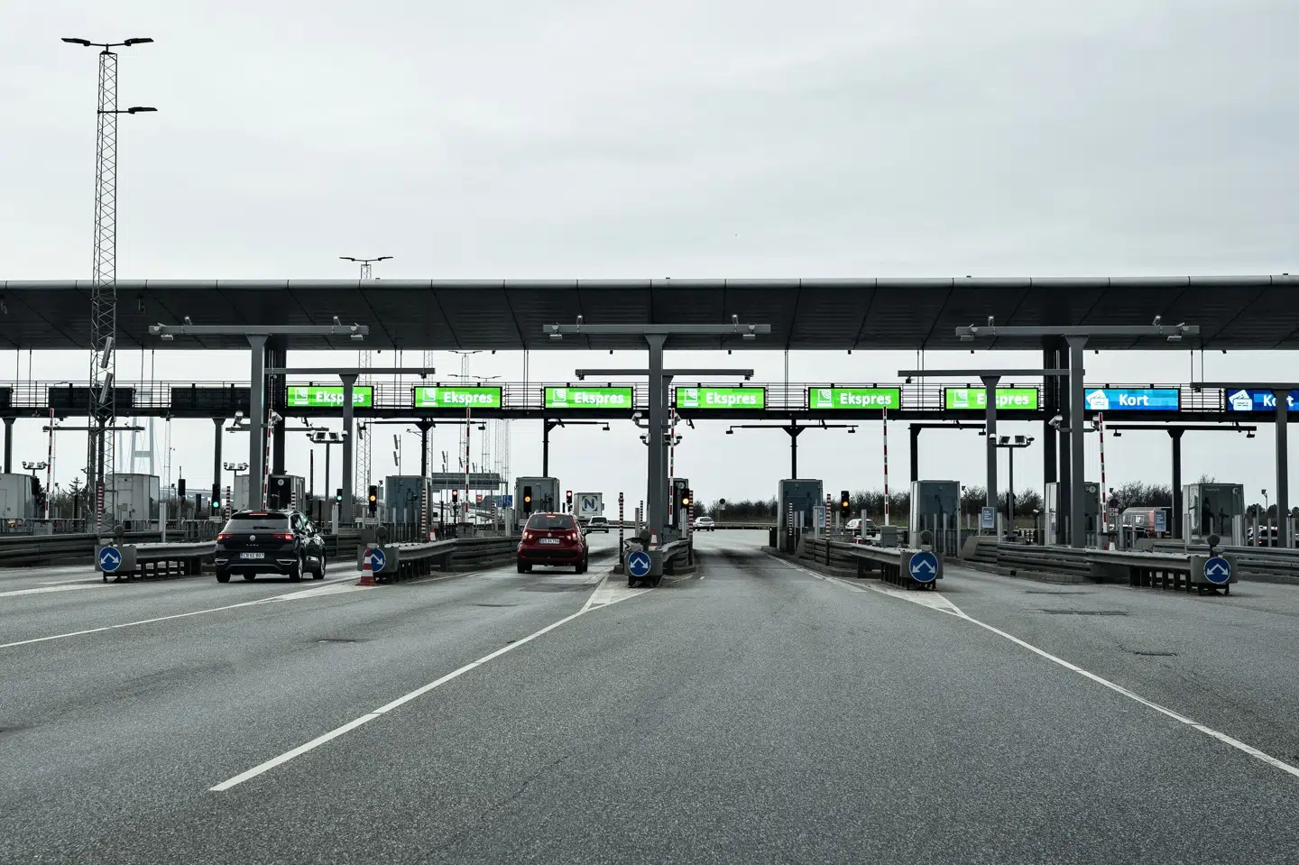 Manden, der mandag blev dømt, snød sig over Storebælt ved at køre helt op bagved en forankørende bil, når han skulle igennem betalingsanlægget. (Arkivfoto).