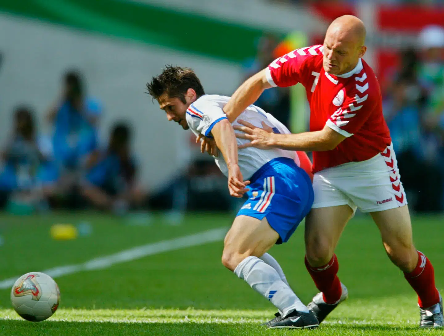 Thomas Gravesen spillede 66 landskampe. Her ses han mod Frankrig i 2002.