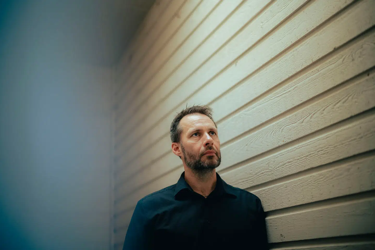 Claus Petersen fra Vejle har fået aktier som en del af sin løn, men nu skal han aflevere flere penge til skat, end aktierne er værd.