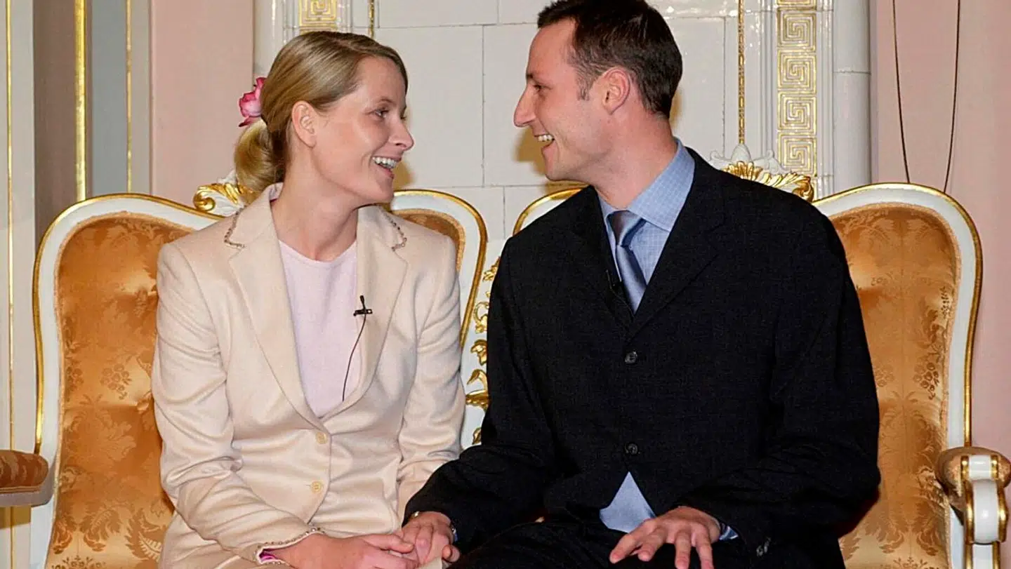 Kronprins Haakon og Mette-Marit blev forlovet i december 2000.