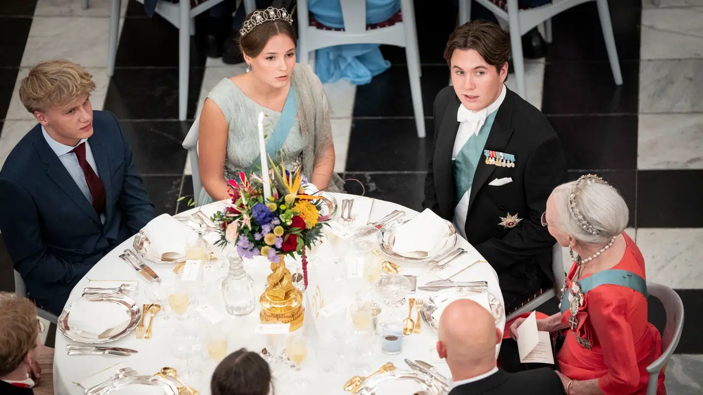 Prins Christian havde prinsesse Ingrid Alexandra som borddame til fejringen af hans 18-års fødselsdag den 15. oktober.