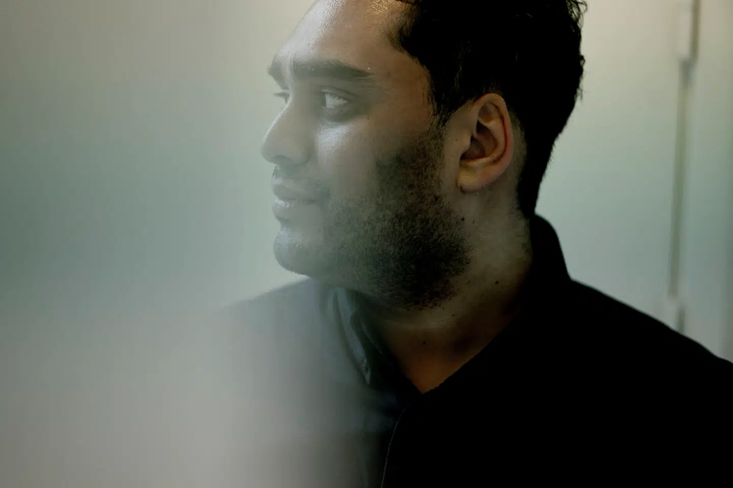 Ekstra Bladet har i to måneder forsøgt at få svar fra Sikandar Siddique (FG) på, om man må pakke Koranen ind i et regnbueflag.