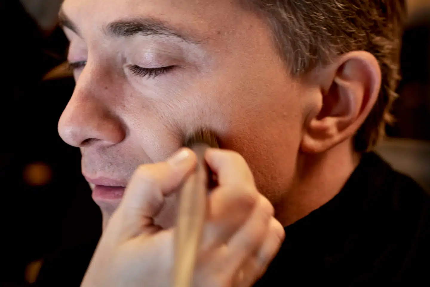 Morten Messerschmidt på vej i »Mød partierne« i DR, hvor værten faktisk vil hævde, at han ligner den britiske skuespiller Jude Law.