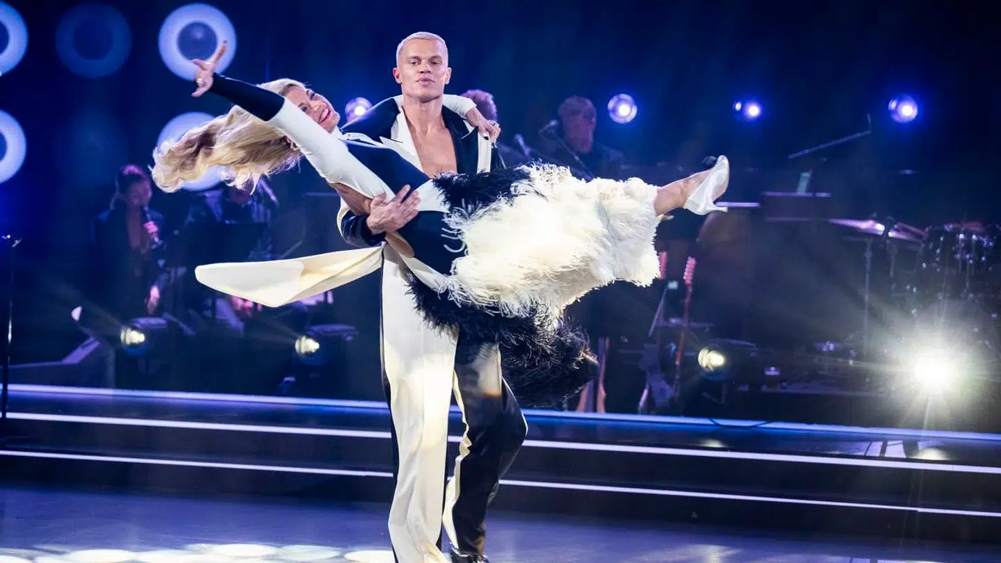 Flot så det ud, da parret dansede vals til covernummeret »Earned It«.