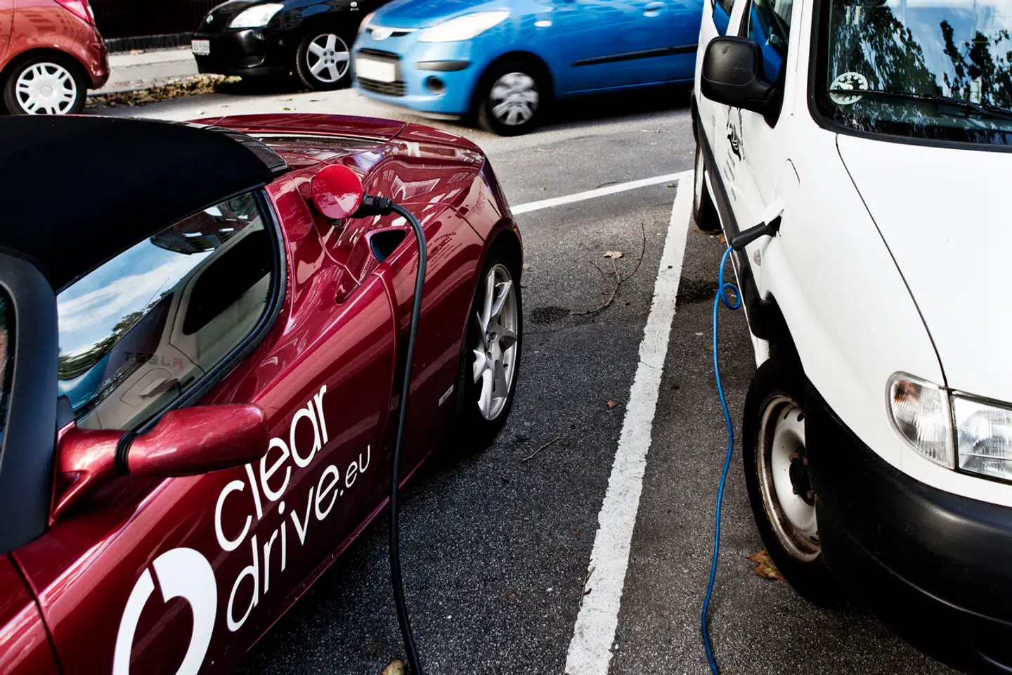 Elbilens teknologi og hurtige acceleration gør, at dækkene bliver hurtigere slidt.