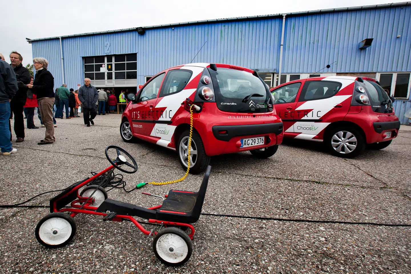 Der kan være en hidtil ukendt ekstraregning på vej til ejere af elbiler. Det handler om bilens dæk.