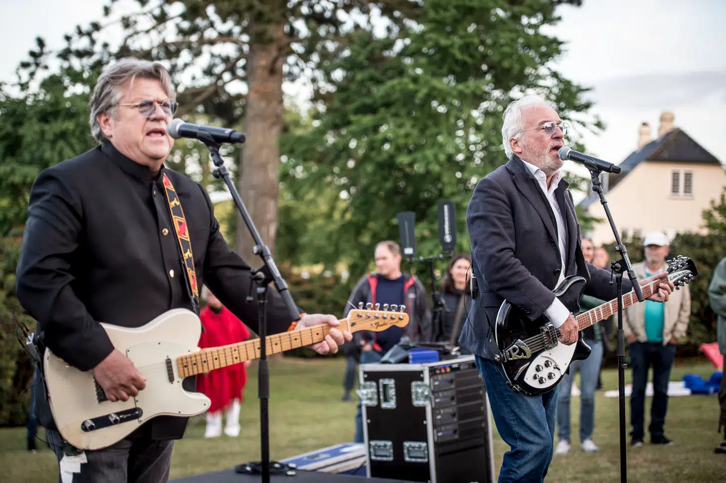 Brødrene Olsen spiller under Sankt Hans i Marienborg Have, lørdag den 23. juni 2018.