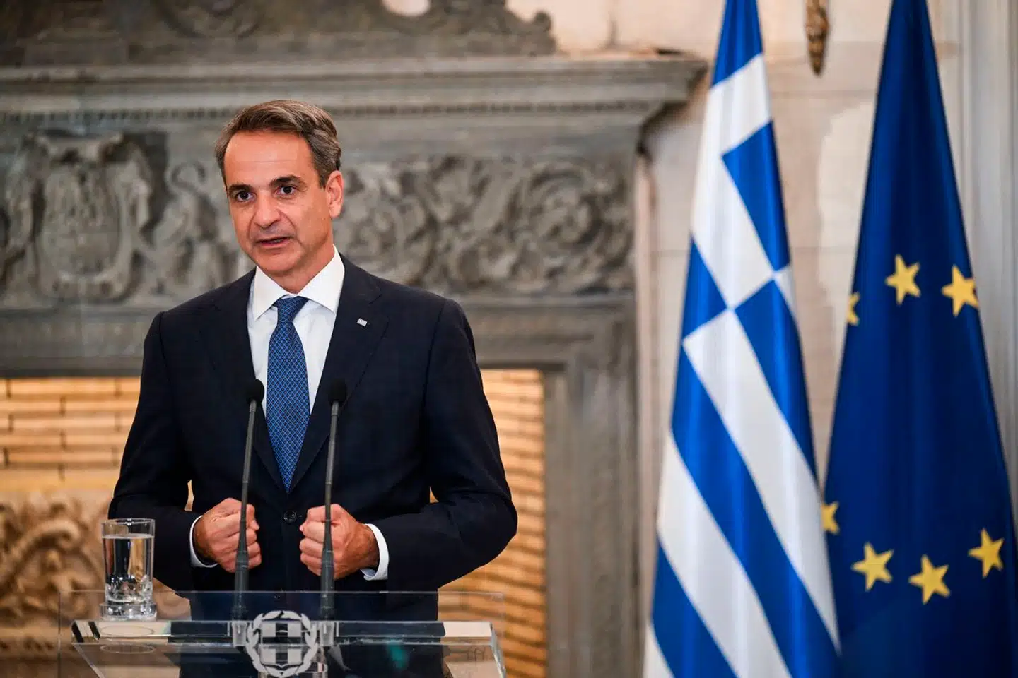 Den græske premierminister, Kyriakos Mitsotakis, har fået det første blå stempel fra et internationalt kreditvurderingsbureau. Grækenland er tilbage i superligaen.