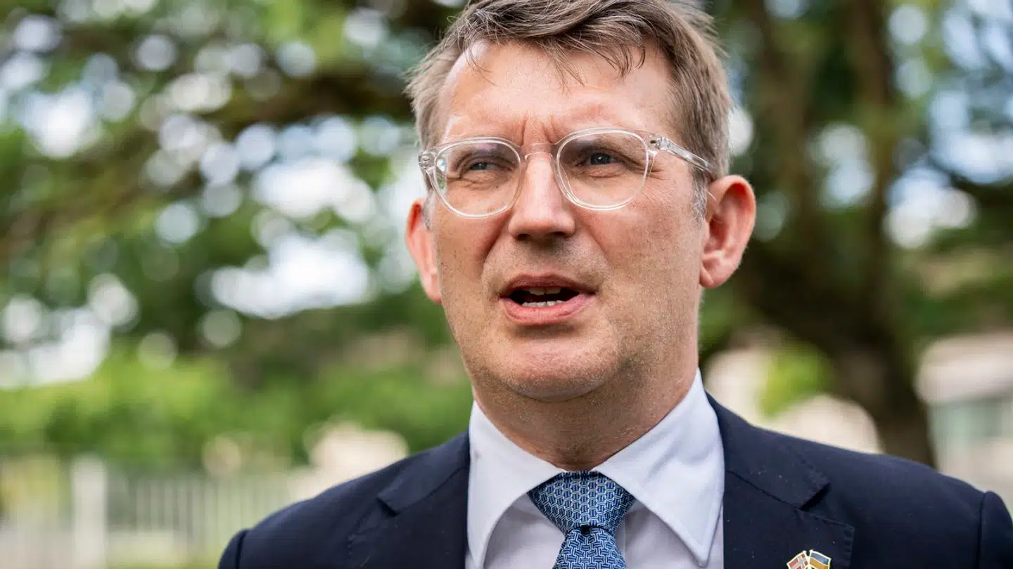 Forsvarsminister Troels Lund Poulsen (V) overtager foreløbigt økonomiministeriet, efter Jakob Ellemann-Jensens farvel til dansk politik. Han er Joachim B. Olsens favorit til at blive ny formand for Venstre.