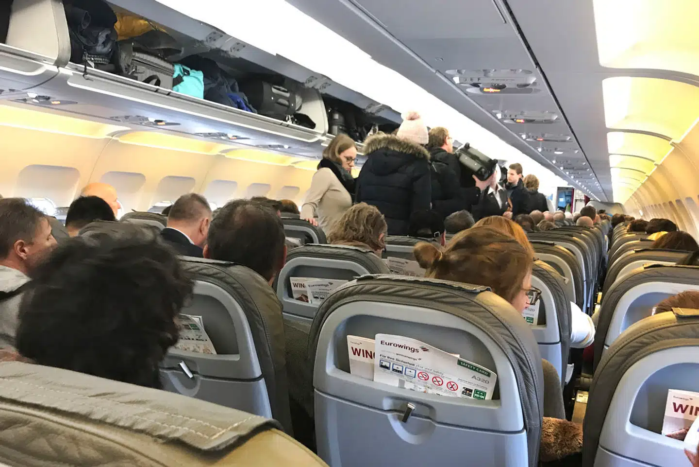En særdeles velkendt situation: Der er kaos, mens alle finder deres sæde på flyet. Det skal en ny metode forsøge at ændre på.