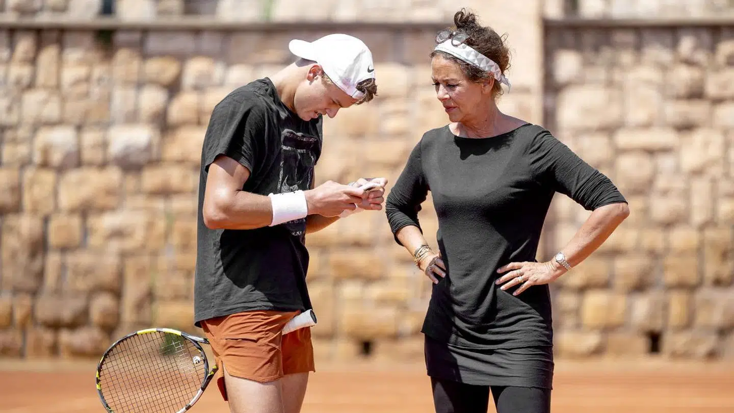 Holger Rune sammen med sin mor, Aneke Rune, på Monte Carlo Country Club.