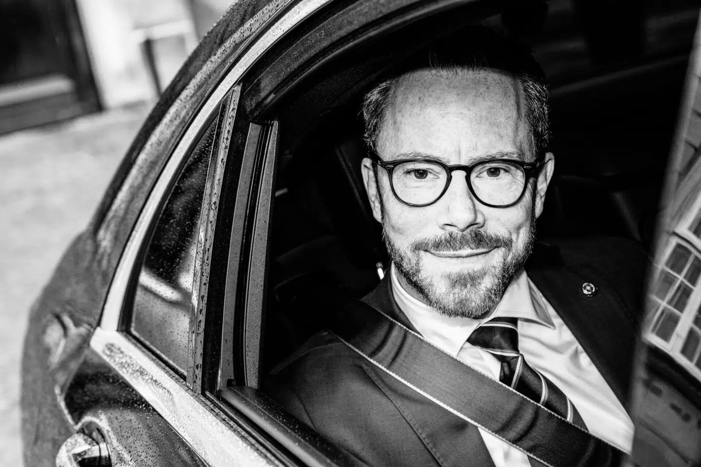 Jakob Ellemann-Jensen forlader Amalienborg efter sin afskedsaudiens hos Dronningen. Foto: Martin Sylvest, Scanpix.