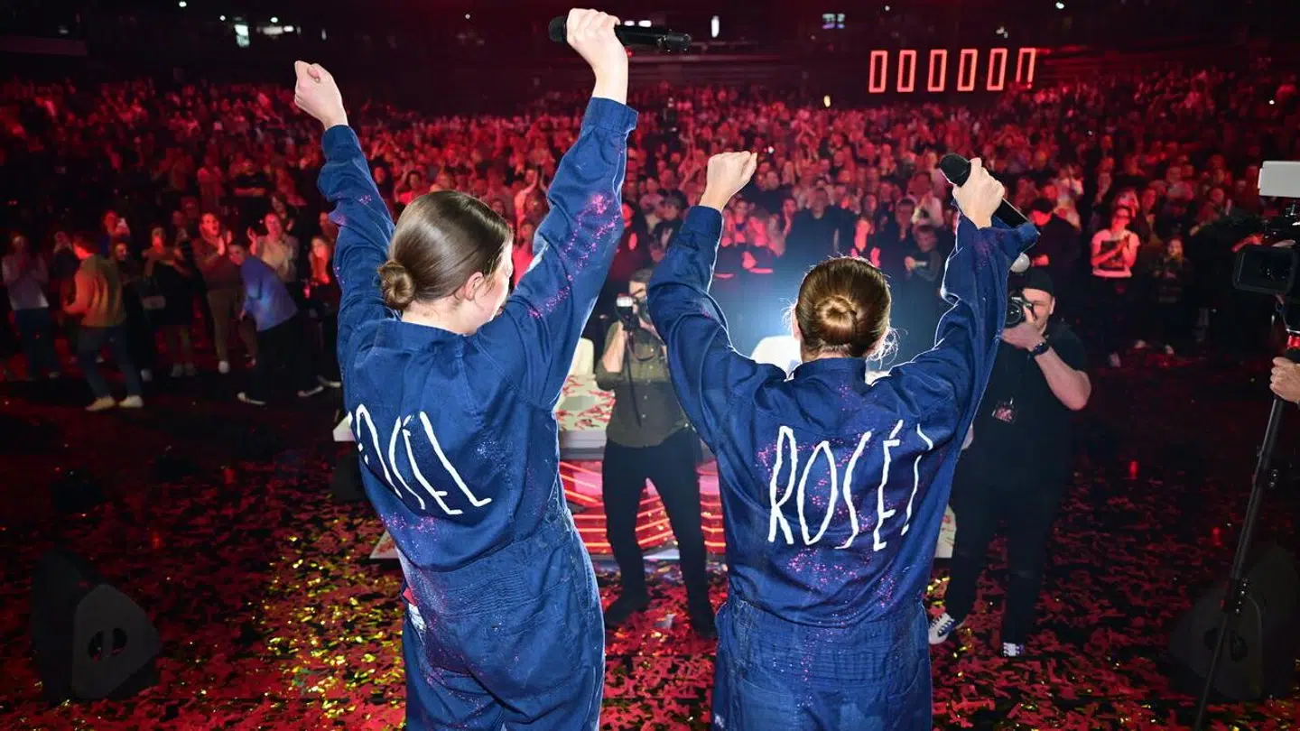 Gruppen Rosél, der består af Rosa Skovbjerg Henriksen og Selma Stahr, vinder årets udgave af "X Factor".