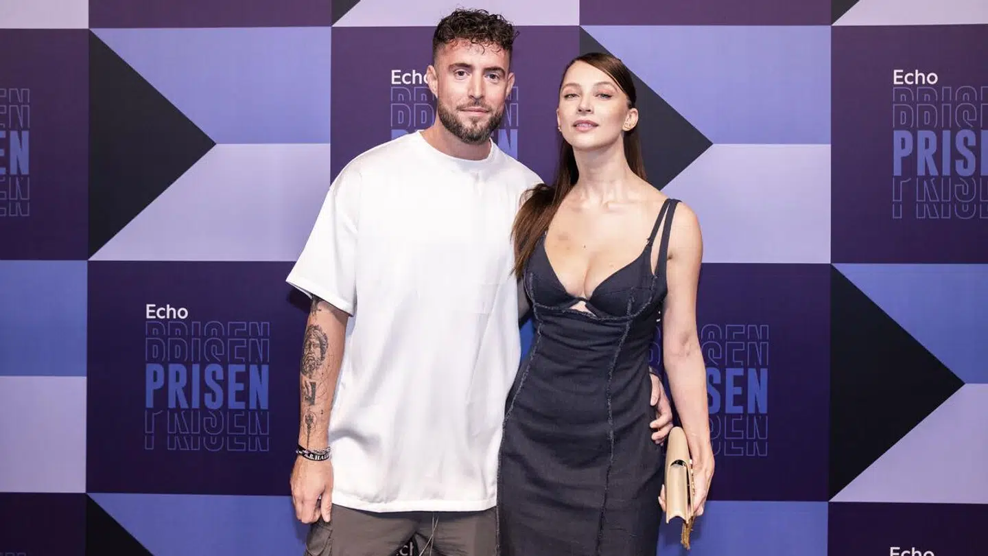 Nikita Klæstrup med kæresten Mikkel på den røde løber ved TV2 Echos awardshow EchoPrisen-
