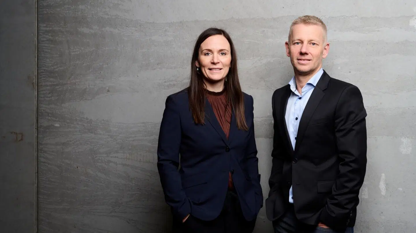 Camilla Hyldgaard Thomsen og Mads Stenstrup belønner de ansatte i Keflico med en bonus svarende til en månedsløn. Foto: Keflico.