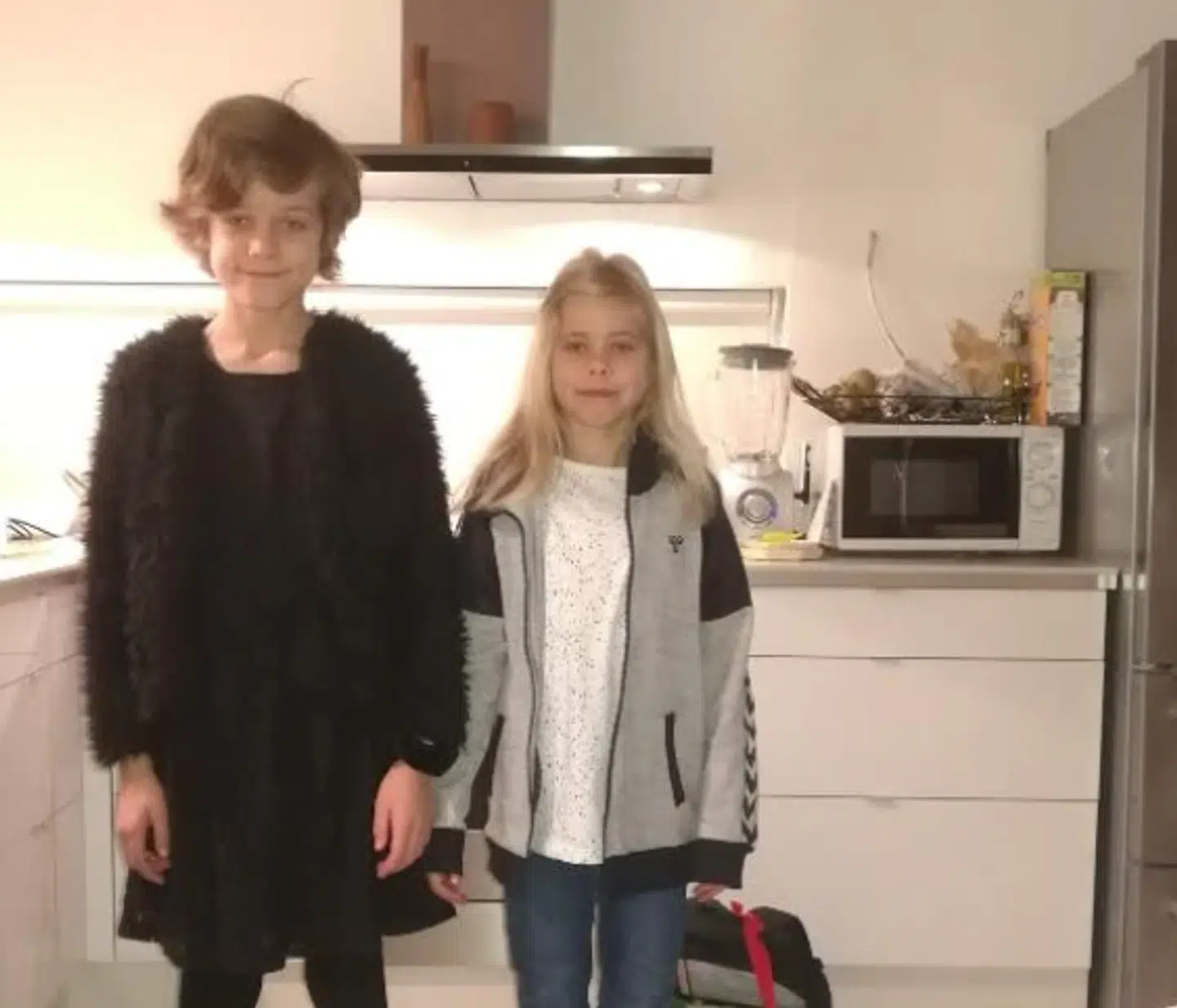 I 2018 gik Bastian for første gang i skole iført pigetøj. Hans lillesøster, Paprika, havde for at støtte ham iført sig drengetøj. Privatfoto