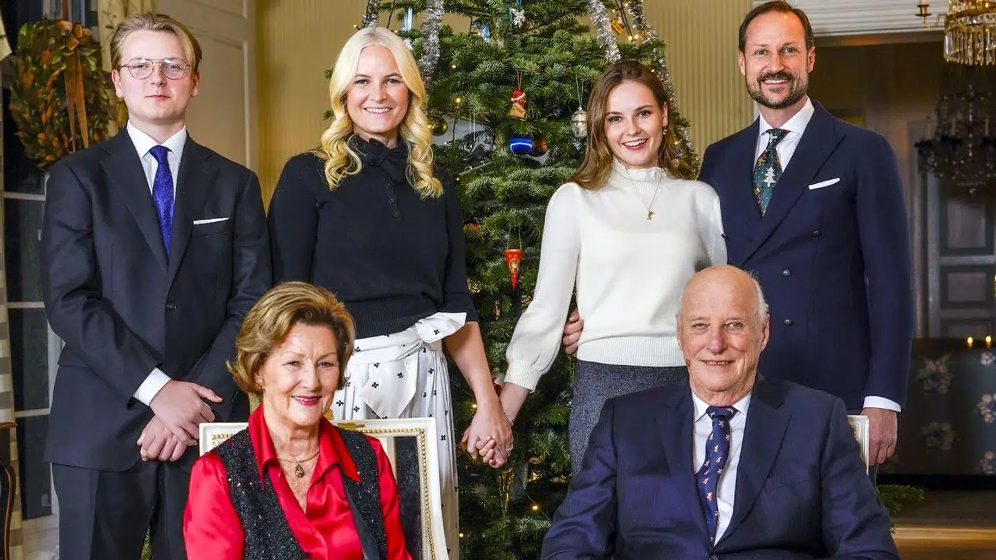 Den norske kongefamilie fotograferet i julen 2021.