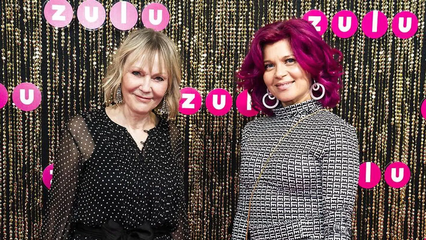 Sara Bro (th) på den røde løber ved Zulu Awards i KB Hallen torsdag den 29. april 2021.