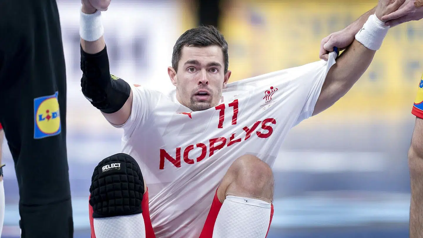 Rasmus Lauge og holdkammeraterne måtte vente længe på bagagen i den svenske lufthavn Arlanda.