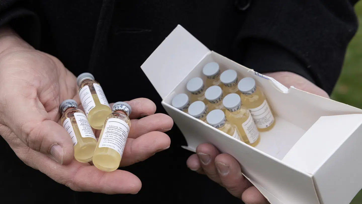 Ampullerne fra det kliniske forsøg, Niels Enersen deltog i.