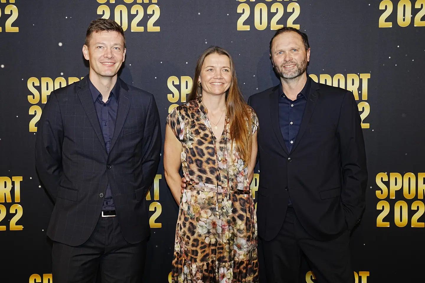 Christina Roslyng flankeret af Lasse Svan (tv.) og sin mand Lars Christiansen (th.)