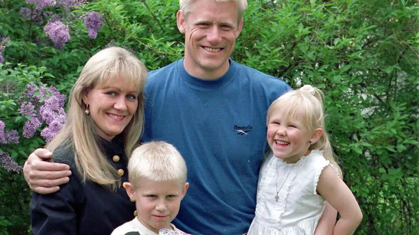 Peter Schmeichel med sin familie, da børnene var små.