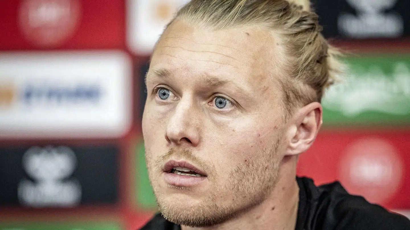 Simon Kjær sad hele kampen på bænken.