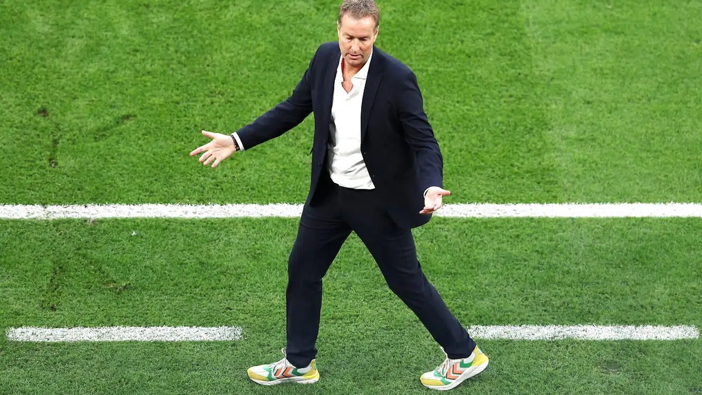 Kasper Hjulmand i regnbuesko.