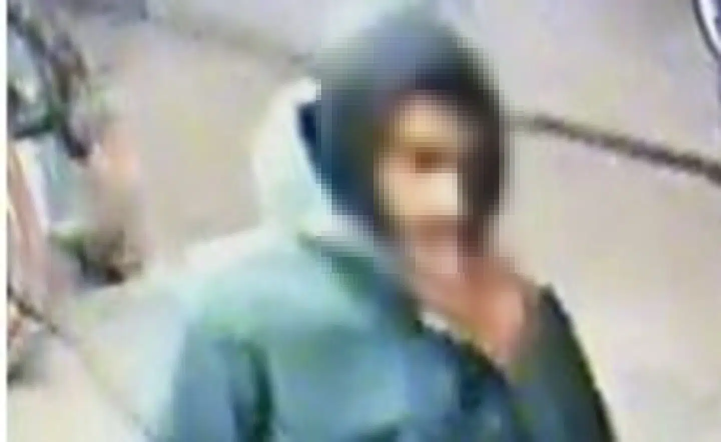 Politiet delte i forbindelse med efterforskningen dette (nu slørede, red.) billede af den mistænke.